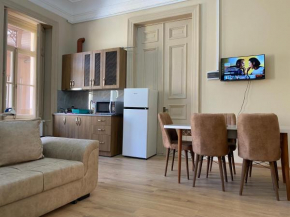 GUDIASHVILI Squarehouse